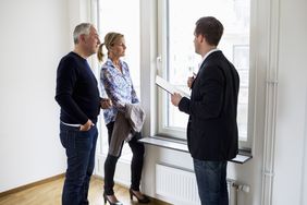 Real estate agent discussing commission credits with prospective buyers.
